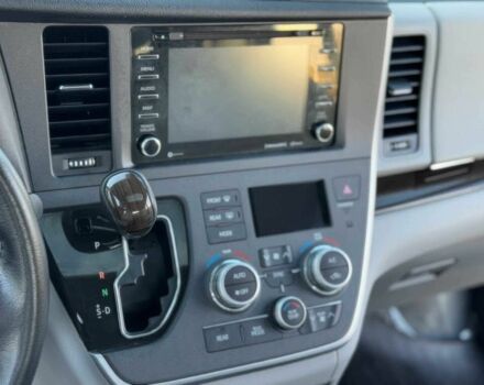 Сірий Тойота Сієнна, об'ємом двигуна 3.5 л та пробігом 48 тис. км за 14000 $, фото 12 на Automoto.ua