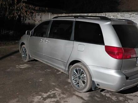 Серый Тойота Сиенна, объемом двигателя 3.3 л и пробегом 280 тыс. км за 10000 $, фото 1 на Automoto.ua