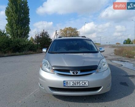 Серый Тойота Сиенна, объемом двигателя 3.5 л и пробегом 170 тыс. км за 15000 $, фото 1 на Automoto.ua