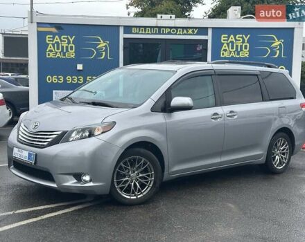 Серый Тойота Сиенна, объемом двигателя 3.5 л и пробегом 280 тыс. км за 15990 $, фото 1 на Automoto.ua