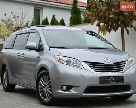 Серый Тойота Сиенна, объемом двигателя 3.46 л и пробегом 203 тыс. км за 17999 $, фото 1 на Automoto.ua