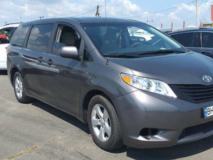 Серый Тойота Сиенна, объемом двигателя 3.5 л и пробегом 178 тыс. км за 15500 $, фото 1 на Automoto.ua