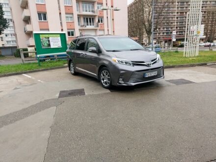 Тойота Сієнна 2015 у Києві на Automoto.ua Сірий Тойота Сієнна, об'ємом двигуна 0.35 л та пробігом 165 тис. км за 26000 $, фото 1 на Automoto.ua