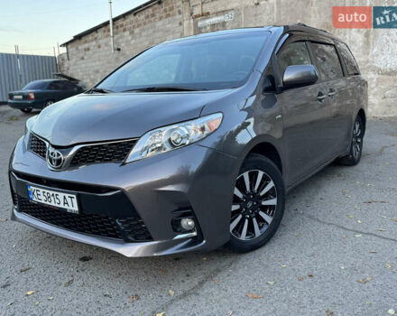 Серый Тойота Сиенна, объемом двигателя 3.46 л и пробегом 150 тыс. км за 21999 $, фото 1 на Automoto.ua