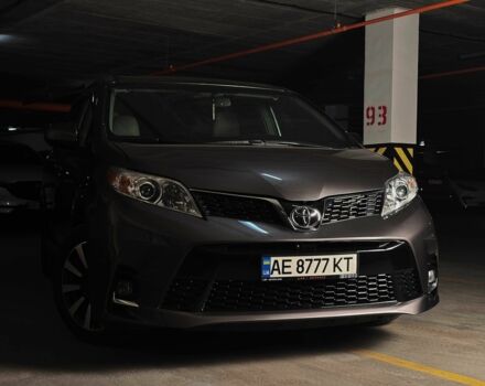 Серый Тойота Сиенна, объемом двигателя 3.5 л и пробегом 152 тыс. км за 22500 $, фото 1 на Automoto.ua