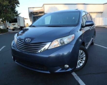 Серый Тойота Сиенна, объемом двигателя 3.5 л и пробегом 58 тыс. км за 15000 $, фото 1 на Automoto.ua