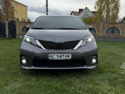 Серый Тойота Сиенна, объемом двигателя 3.5 л и пробегом 75 тыс. км за 22500 $, фото 1 на Automoto.ua