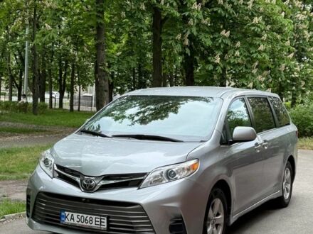 Тойота Сиенна 2018 в Киеве на Automoto.ua Серый Тойота Сиенна, объемом двигателя 3.5 л и пробегом 52 тыс. км за 21500 $, фото 1 на Automoto.ua