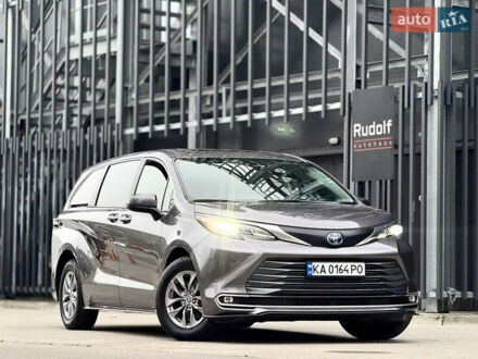 Сірий Тойота Сієнна, об'ємом двигуна 2.5 л та пробігом 9 тис. км за 47000 $, фото 1 на Automoto.ua