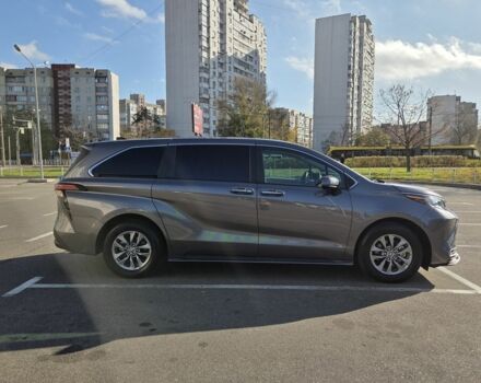 Серый Тойота Сиенна, объемом двигателя 2.5 л и пробегом 7 тыс. км за 43000 $, фото 1 на Automoto.ua