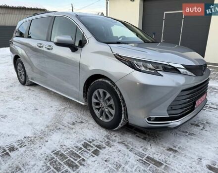 Серый Тойота Сиенна, объемом двигателя 2.5 л и пробегом 117 тыс. км за 38900 $, фото 1 на Automoto.ua