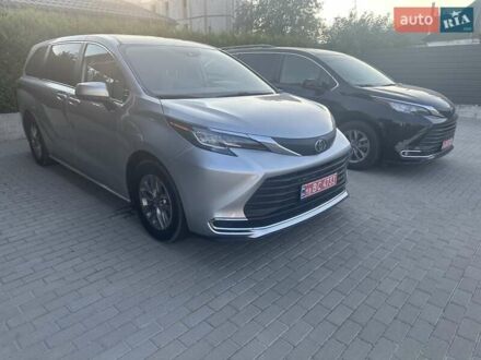 Серый Тойота Сиенна, объемом двигателя 2.5 л и пробегом 112 тыс. км за 37800 $, фото 1 на Automoto.ua