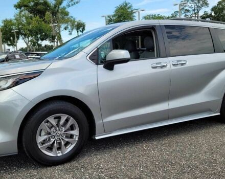 Серый Тойота Сиенна, объемом двигателя 2.5 л и пробегом 29 тыс. км за 13600 $, фото 1 на Automoto.ua