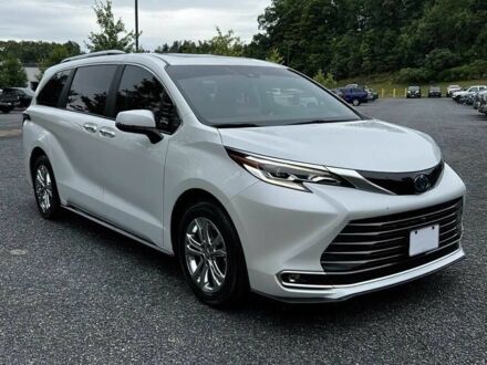 Тойота Сиенна 2023 в Мукачеве на Automoto.ua Серый Тойота Сиенна, объемом двигателя 2.5 л и пробегом 9 тыс. км за 28000 $, фото 1 на Automoto.ua
