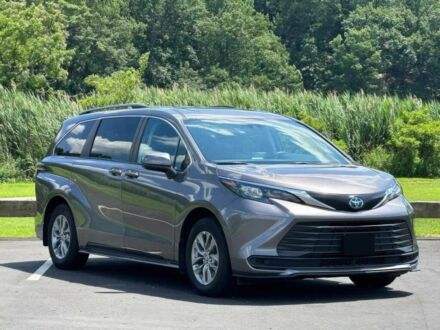 Серый Тойота Сиенна, объемом двигателя 2.5 л и пробегом 23 тыс. км за 13600 $, фото 1 на Automoto.ua