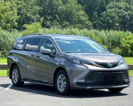 Серый Тойота Сиенна, объемом двигателя 2.5 л и пробегом 23 тыс. км за 13600 $, фото 1 на Automoto.ua