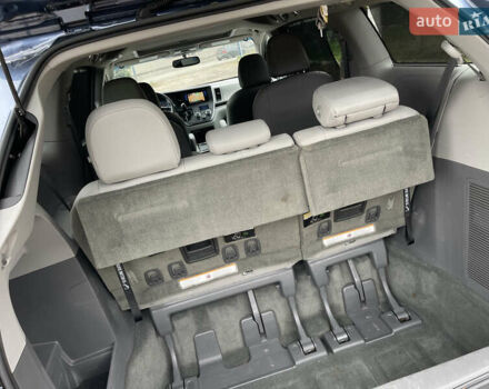 Синій Тойота Сієнна, об'ємом двигуна 3.46 л та пробігом 143 тис. км за 21300 $, фото 27 на Automoto.ua