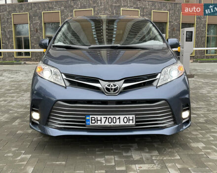 Синій Тойота Сієнна, об'ємом двигуна 3.46 л та пробігом 143 тис. км за 21300 $, фото 2 на Automoto.ua