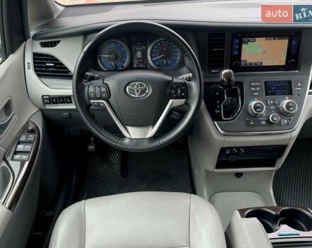 Синий Тойота Сиенна, объемом двигателя 3.46 л и пробегом 140 тыс. км за 22100 $, фото 16 на Automoto.ua