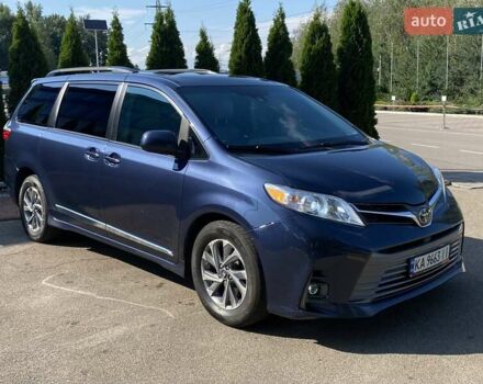 Синий Тойота Сиенна, объемом двигателя 3.46 л и пробегом 223 тыс. км за 22900 $, фото 1 на Automoto.ua