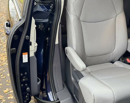 Синий Тойота Сиенна, объемом двигателя 2.49 л и пробегом 20 тыс. км за 62500 $, фото 11 на Automoto.ua