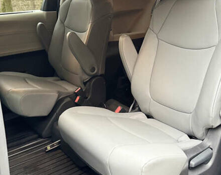 Синий Тойота Сиенна, объемом двигателя 2.49 л и пробегом 20 тыс. км за 62500 $, фото 9 на Automoto.ua