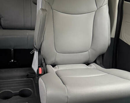 Синий Тойота Сиенна, объемом двигателя 2.49 л и пробегом 20 тыс. км за 62500 $, фото 8 на Automoto.ua