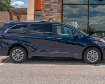 Синий Тойота Сиенна, объемом двигателя 2.5 л и пробегом 21 тыс. км за 26000 $, фото 2 на Automoto.ua