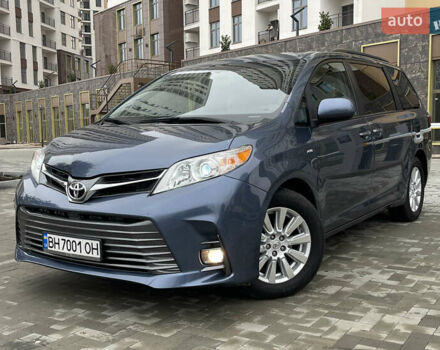 Синій Тойота Сієнна, об'ємом двигуна 3.46 л та пробігом 143 тис. км за 21300 $, фото 1 на Automoto.ua