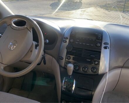 Зеленый Тойота Сиенна, объемом двигателя 3.5 л и пробегом 350 тыс. км за 6600 $, фото 4 на Automoto.ua