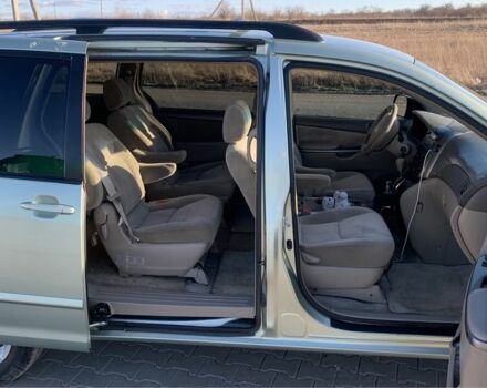 Зеленый Тойота Сиенна, объемом двигателя 3.5 л и пробегом 350 тыс. км за 6600 $, фото 5 на Automoto.ua