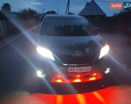 Зелений Тойота Сієнна, об'ємом двигуна 3.5 л та пробігом 295 тис. км за 16500 $, фото 3 на Automoto.ua