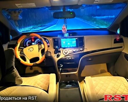 Зеленый Тойота Сиенна, объемом двигателя 3.5 л и пробегом 295 тыс. км за 16500 $, фото 6 на Automoto.ua