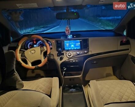 Зелений Тойота Сієнна, об'ємом двигуна 3.5 л та пробігом 295 тис. км за 16500 $, фото 4 на Automoto.ua