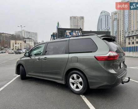 Зеленый Тойота Сиенна, объемом двигателя 3.5 л и пробегом 167 тыс. км за 23500 $, фото 4 на Automoto.ua