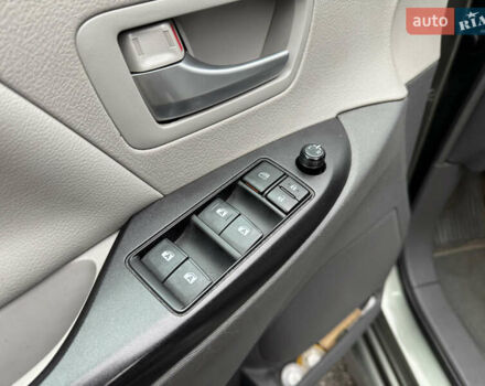 Зеленый Тойота Сиенна, объемом двигателя 3.5 л и пробегом 167 тыс. км за 23500 $, фото 17 на Automoto.ua