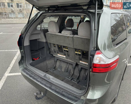 Зеленый Тойота Сиенна, объемом двигателя 3.5 л и пробегом 167 тыс. км за 23500 $, фото 31 на Automoto.ua