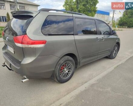Зелений Тойота Сієнна, об'ємом двигуна 3.5 л та пробігом 295 тис. км за 16500 $, фото 1 на Automoto.ua