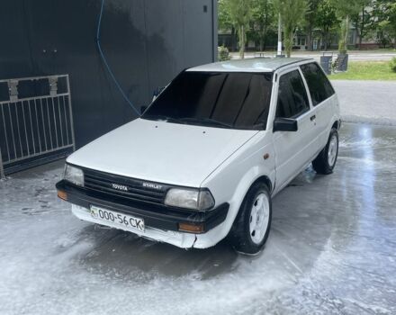 Белый Тойота Старлет, объемом двигателя 1 л и пробегом 400 тыс. км за 999 $, фото 1 на Automoto.ua