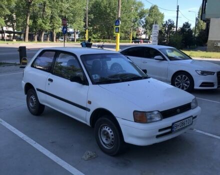 Белый Тойота Старлет, объемом двигателя 1.3 л и пробегом 270 тыс. км за 2100 $, фото 1 на Automoto.ua