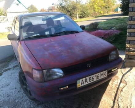 Червоний Тойота Старлет, об'ємом двигуна 1.3 л та пробігом 305 тис. км за 1100 $, фото 1 на Automoto.ua