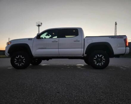 Белый Тойота Такома, объемом двигателя 2.7 л и пробегом 67 тыс. км за 14000 $, фото 1 на Automoto.ua