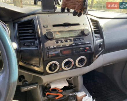 Черный Тойота Такома, объемом двигателя 2.69 л и пробегом 210 тыс. км за 5700 $, фото 6 на Automoto.ua