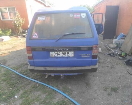 Синій Тойота Таун Айс, об'ємом двигуна 1.8 л та пробігом 300 тис. км за 1000 $, фото 2 на Automoto.ua