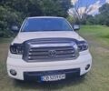 Белый Тойота Тундра, объемом двигателя 5.7 л и пробегом 260 тыс. км за 19300 $, фото 1 на Automoto.ua