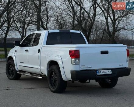 Белый Тойота Тундра, объемом двигателя 5.66 л и пробегом 150 тыс. км за 25000 $, фото 5 на Automoto.ua