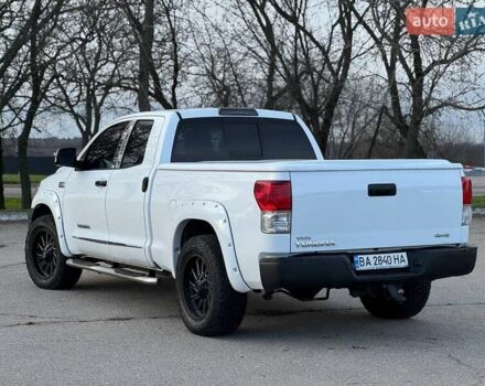 Белый Тойота Тундра, объемом двигателя 5.66 л и пробегом 150 тыс. км за 25000 $, фото 4 на Automoto.ua