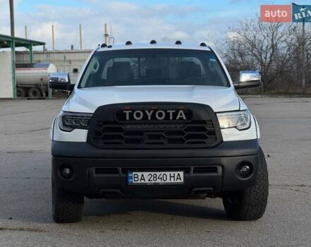 Белый Тойота Тундра, объемом двигателя 5.66 л и пробегом 150 тыс. км за 25000 $, фото 7 на Automoto.ua