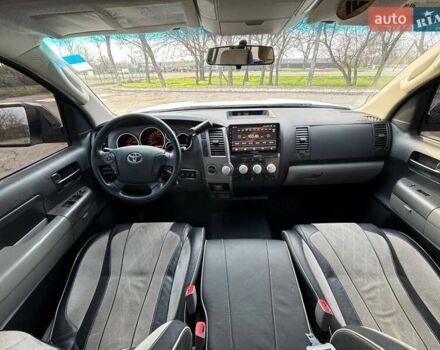 Белый Тойота Тундра, объемом двигателя 5.66 л и пробегом 150 тыс. км за 25000 $, фото 12 на Automoto.ua