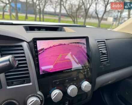 Белый Тойота Тундра, объемом двигателя 5.66 л и пробегом 150 тыс. км за 25000 $, фото 9 на Automoto.ua